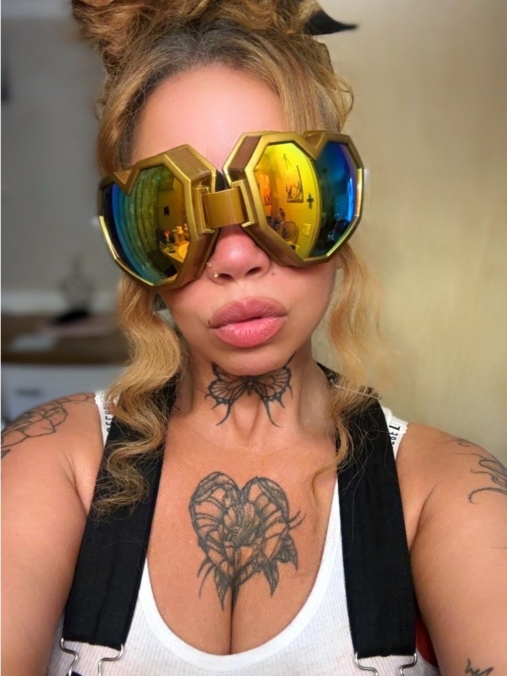Gold Mirrored Heart-Shaped GOGGLES - Women's Fashion Accessory
